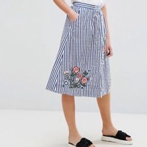 Mango Size M midi skirt with embroidered detail